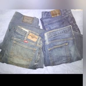 4 pair of jeans